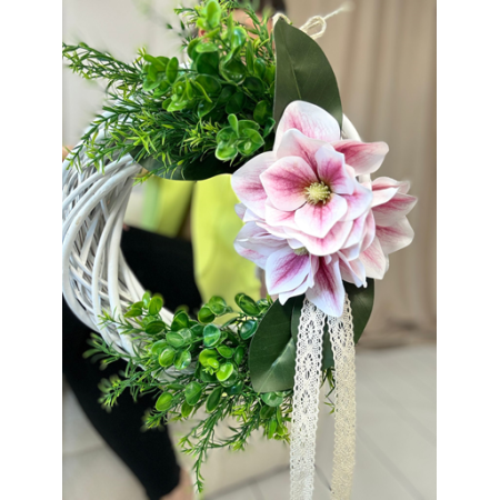 Wianek wiklinowy biały z magnolią